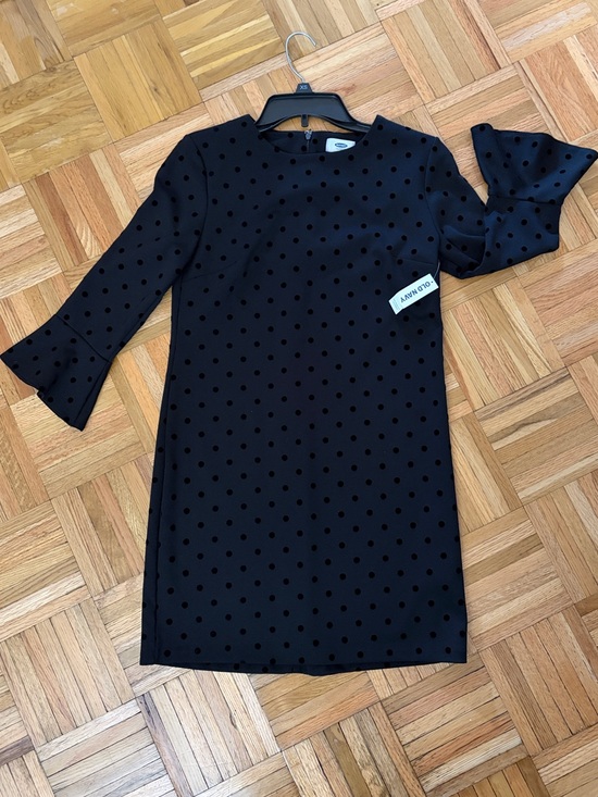 Old Navy Dresses & Skirts - NWT Black Bell-Sleeve Shift Dress - Textured Polka Dot - Old Navy Womens Size XS